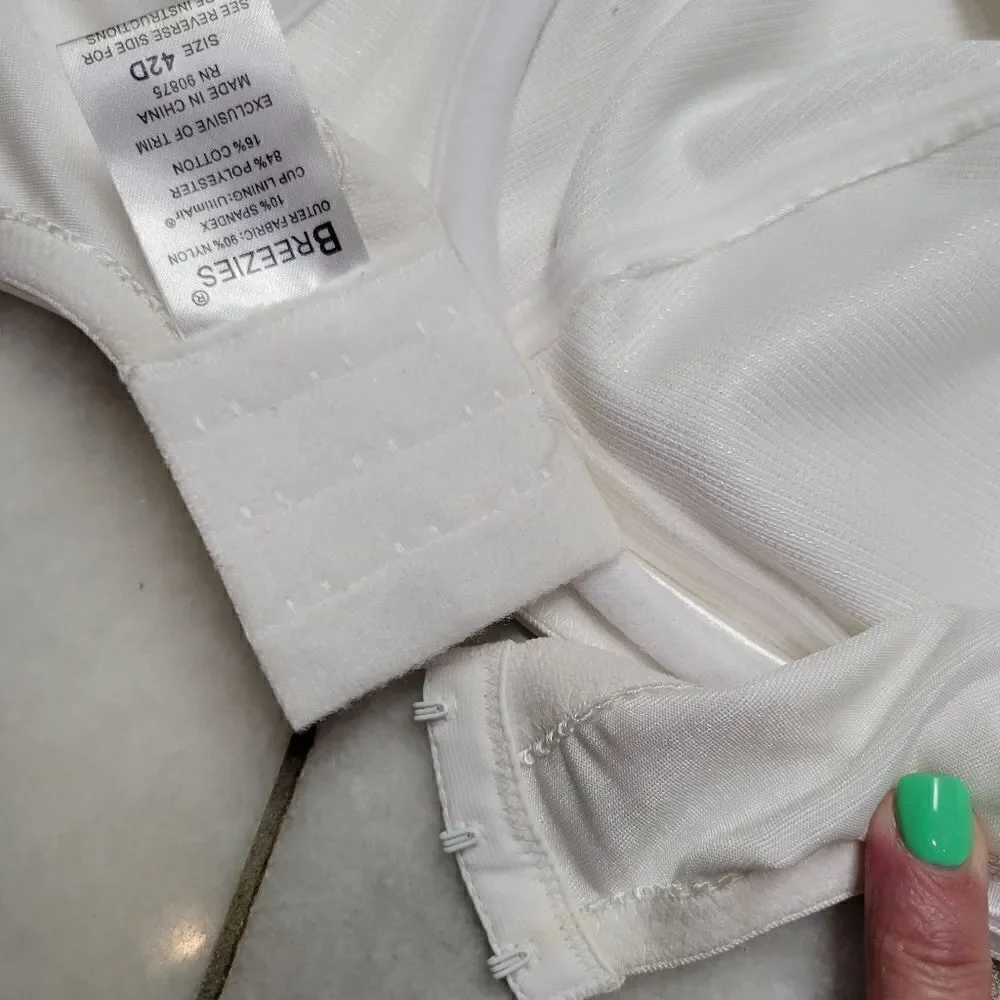 Breezies White Satin UltimAir Lined Wired Bra Size 42D